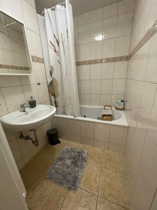 Augsburger Wohnung In Klinikum-Naehe Buitenkant foto